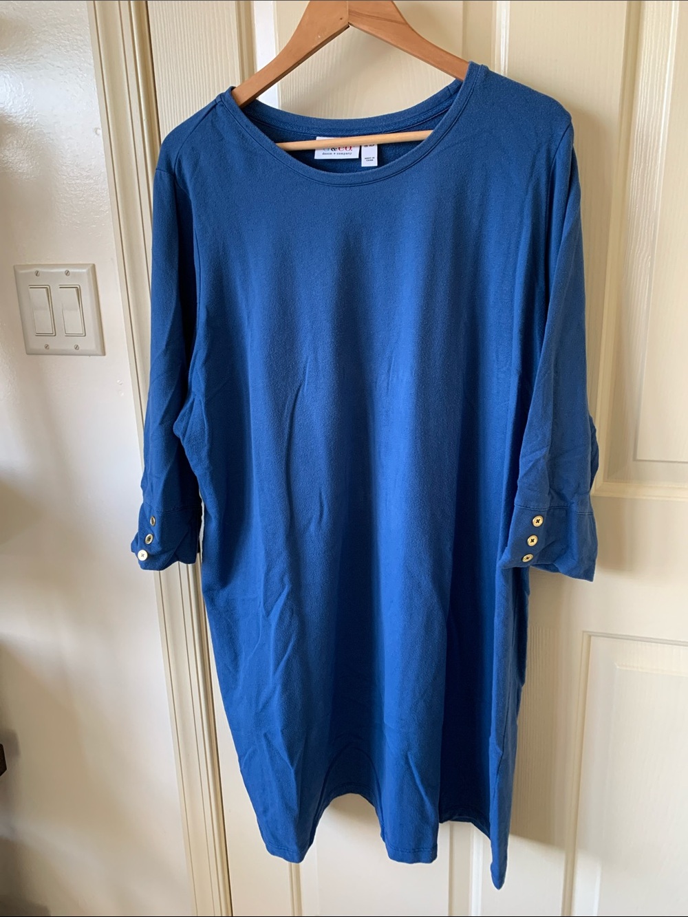 Relaxed Blue Midi Dress with Button-Cuff Detail